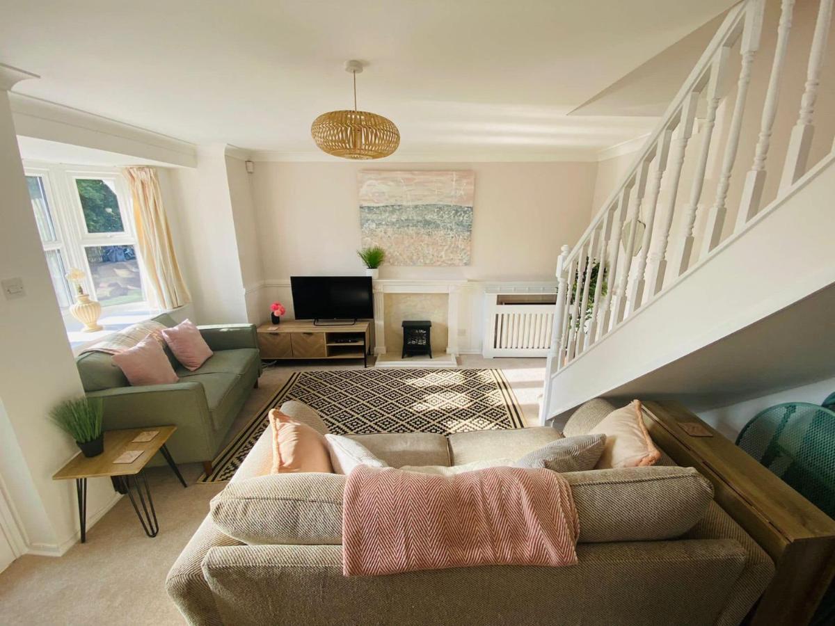 Coastal 2 Bedroom Maisonette With Parking * AEGON International