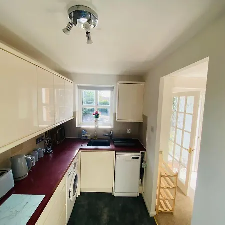 Coastal 2 Bedroom Maisonette With Parking Eastbourne Exterior photo