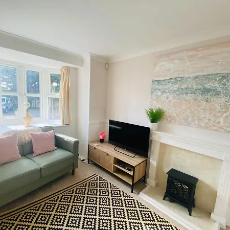 Coastal 2 Bedroom Maisonette With Parking Eastbourne Exterior photo