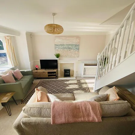 Coastal 2 Bedroom Maisonette With Parking Eastbourne Exterior photo