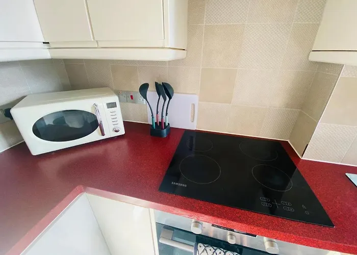 Coastal 2 Bedroom Maisonette With Parking