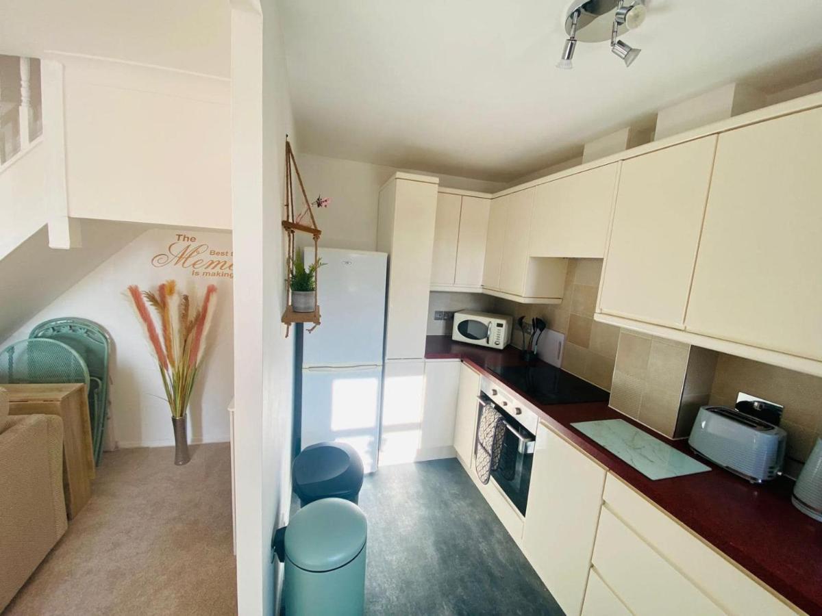 Holiday home Coastal 2 Bedroom Maisonette With Parking
